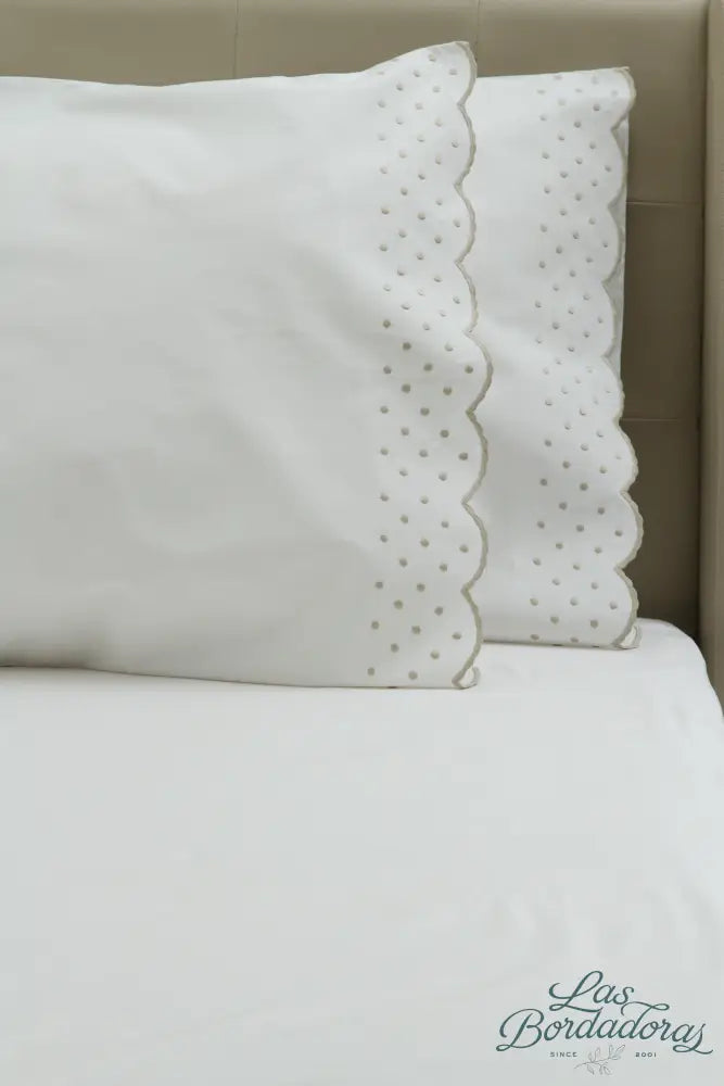 Standard Pillow Cases Dots w/ Rosepoint / Taupe