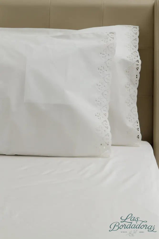 Standard Pillow Cases New Calado Flowers / White